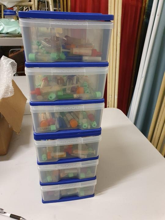 Dressed containers x6 blue lid